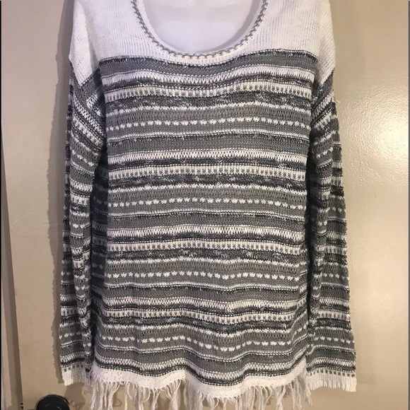 Grey and white striped sweater with fringes - Picture 2 of 6